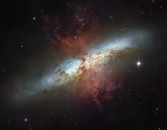 雪茄星系 M82(Cigar Galaxy)