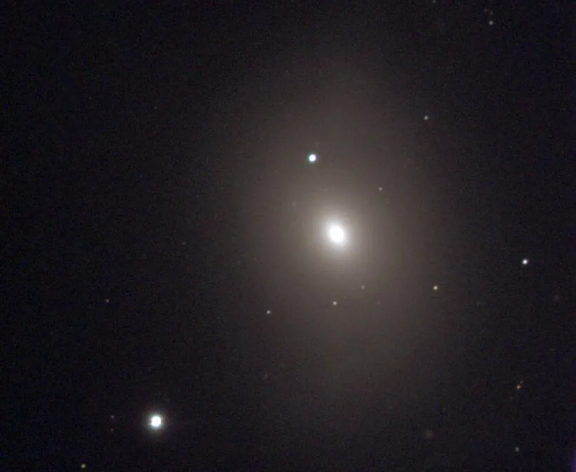 M85 透镜星系