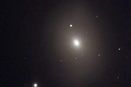 M85 透镜星系