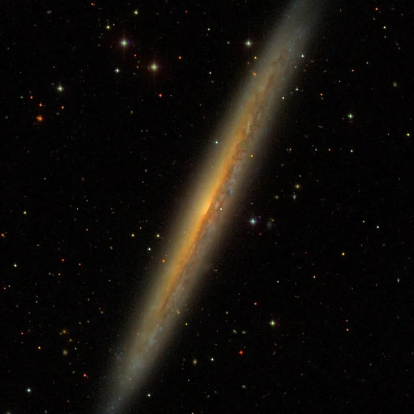 裂片星系 NGC 5907